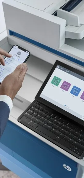 Printer multifungsi HP dalam lingkungan kerja yang terhubung
